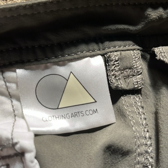 NWOT pants with six pockets two zippered - Picture 3 of 4